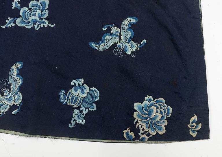 A Chinese silk robe, early 20th century.