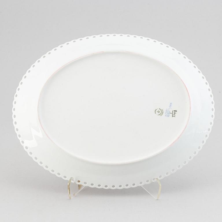 Royal Copenhagen,  a '1148' 'Musselmalet Full Lace' porcelain serving plate, Denmark.