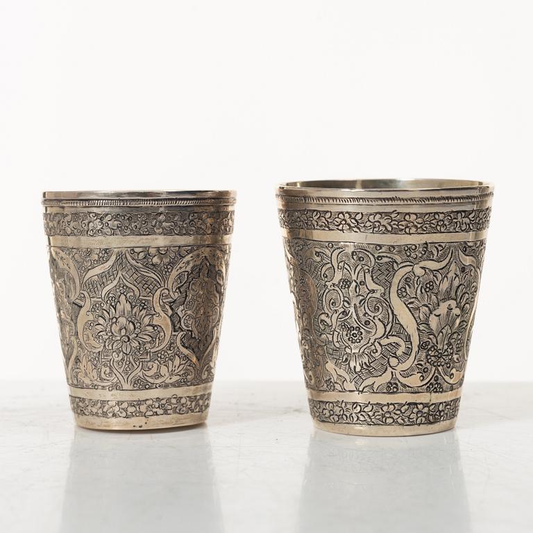 Supkoppar, 12 st snarlika, silver, Persiska, 1900-talets första hälft. Totalvikt436 gram.