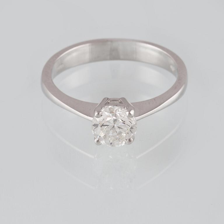 RING, 18K vitguld med briljantslipad diamant 1.00 ct, Milano, Italien. Vikt 3,5 gram.