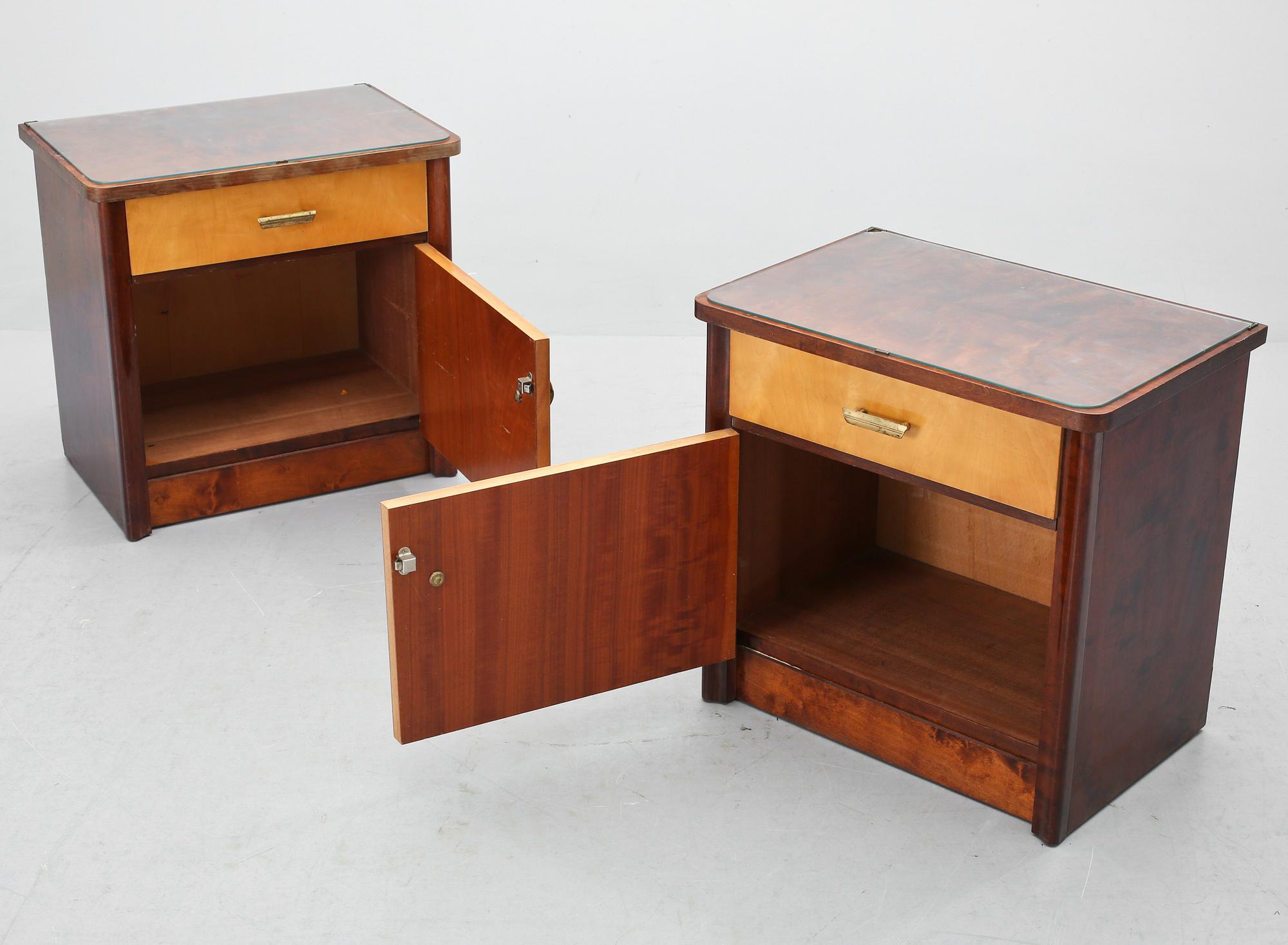 SÄNGBORD, ett par, 1930/40-tal.