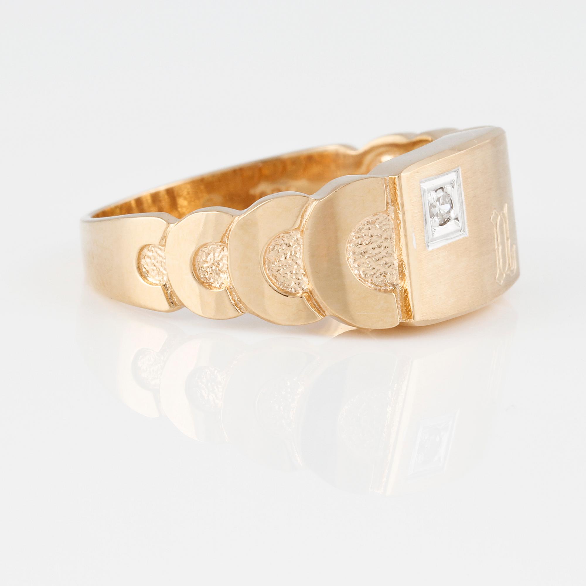 RING, 18K guld med åttkantslipad diamant 0.025 ct, importstämplad. Vikt 4,7 gram.