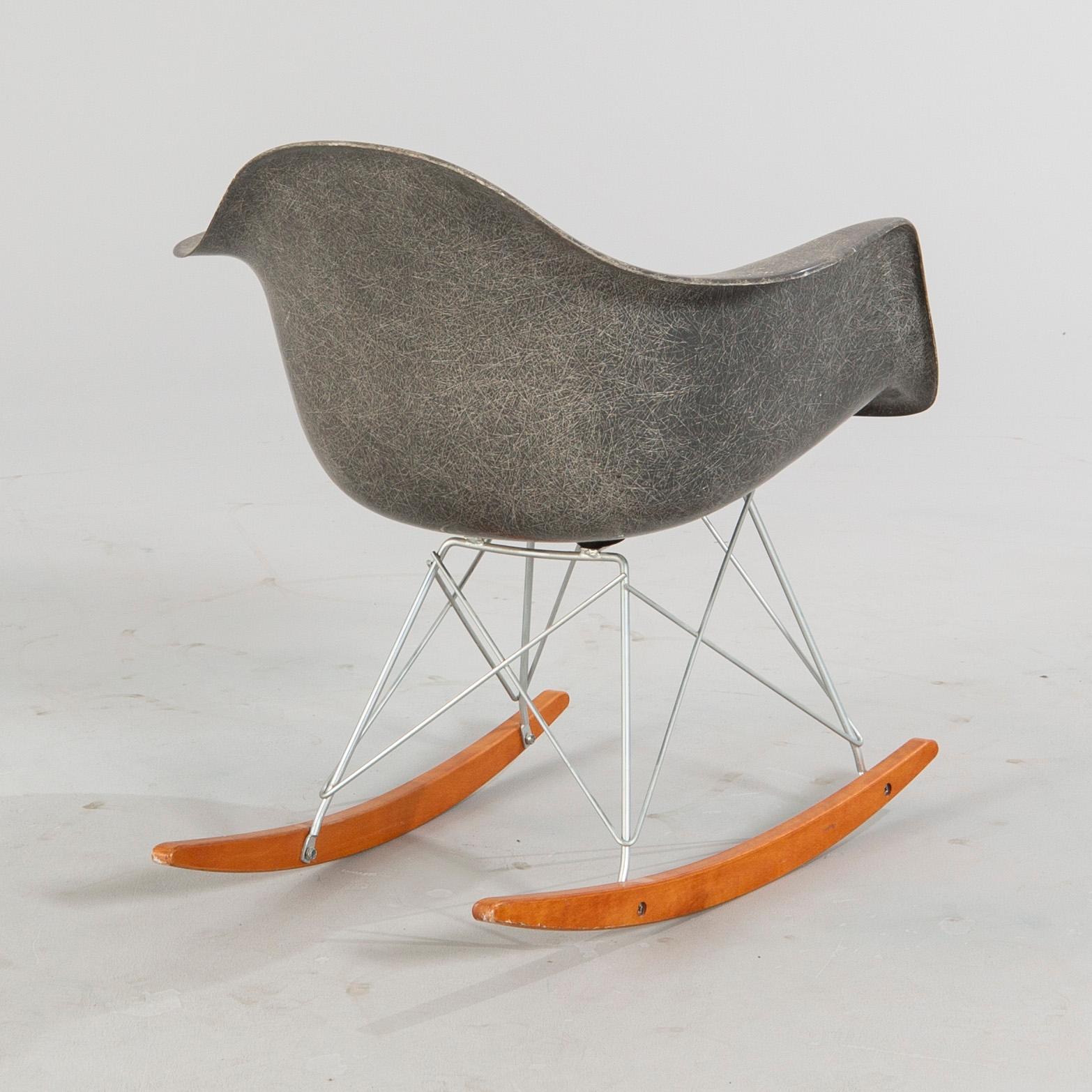 Charles and Ray Eames, gungstol "RAR" sits av GATC för Herman Miller 1960.