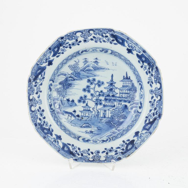 Nine porcelain pieces, China, Qing dynasty, 18th-19th century.