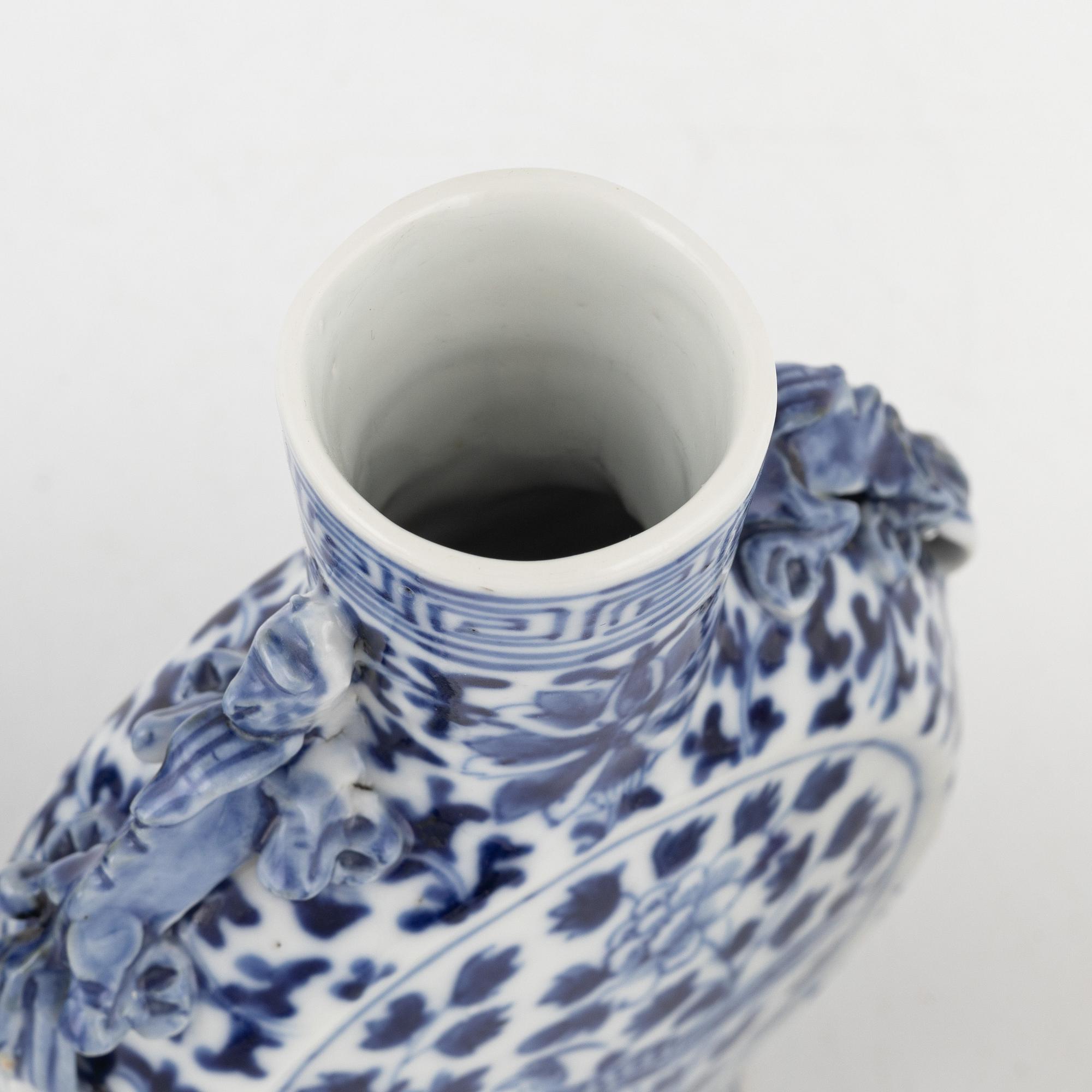 A blue and white moon flask and two creamers, porcelain, China, 18th-19th century.