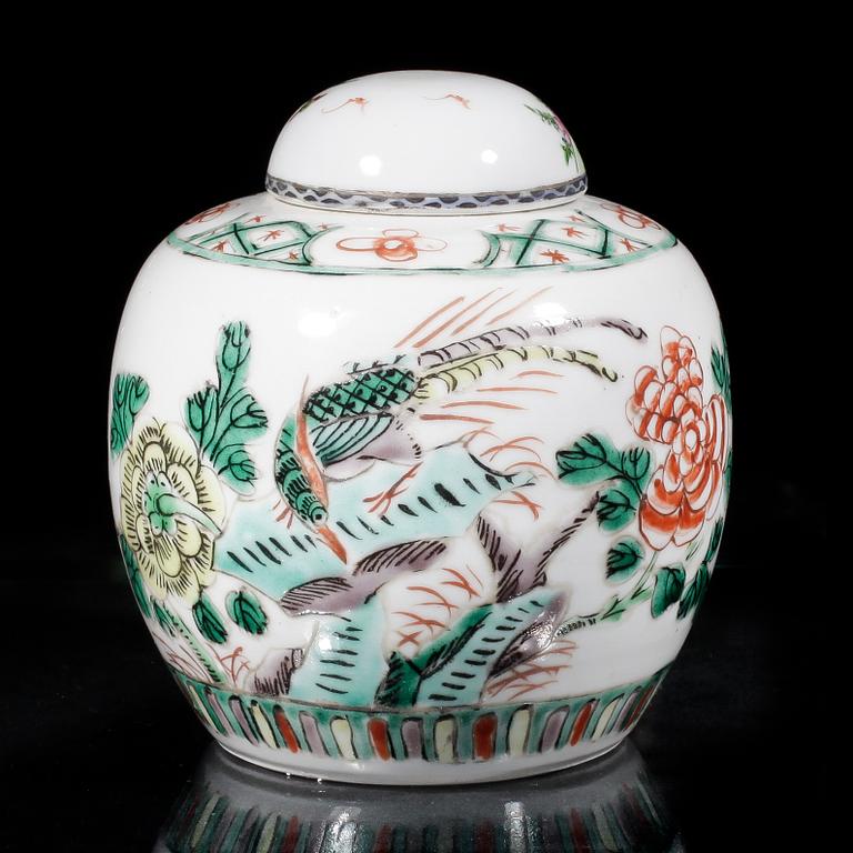 BOJAN, porslin, Kangxistil. Kina, modern tillverkning.