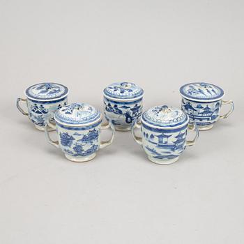 A set of five blue and white equelles, Qing dynasty, 19th Century. (2+3).