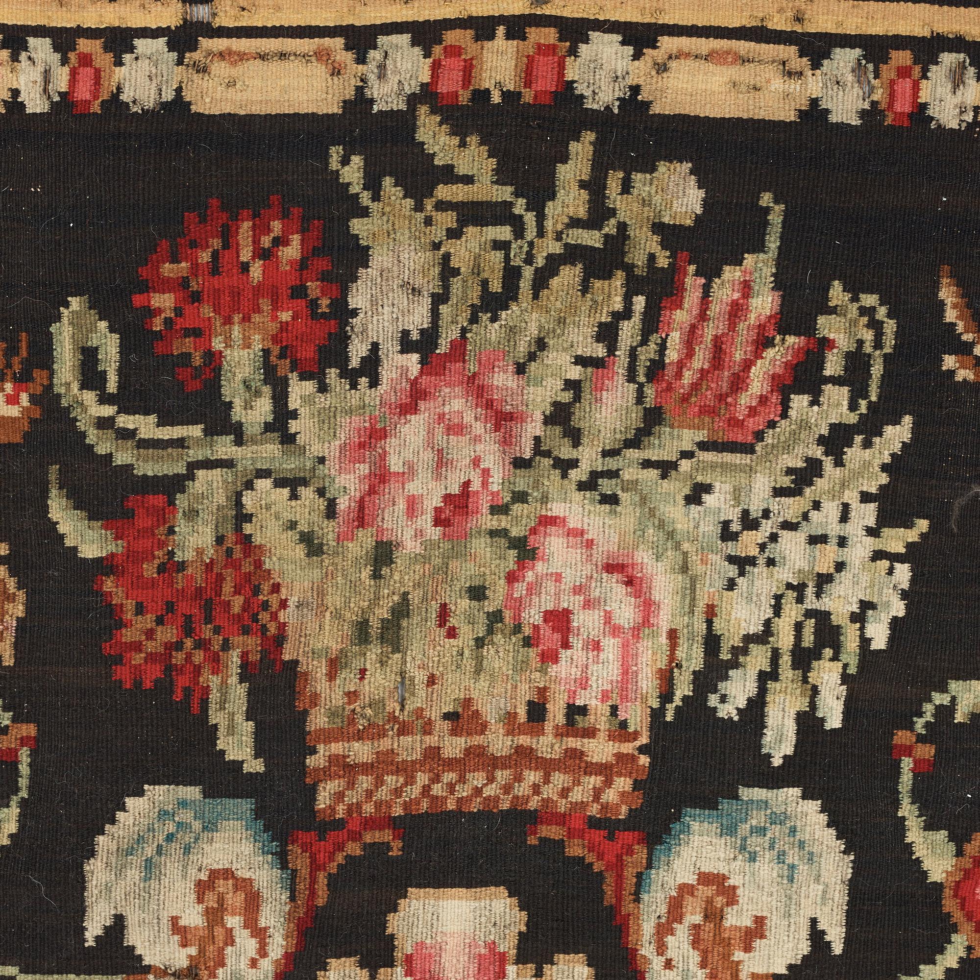 MATTA. Antik Bessarabisk Kelim. Ca 213 x 255,5 cm.