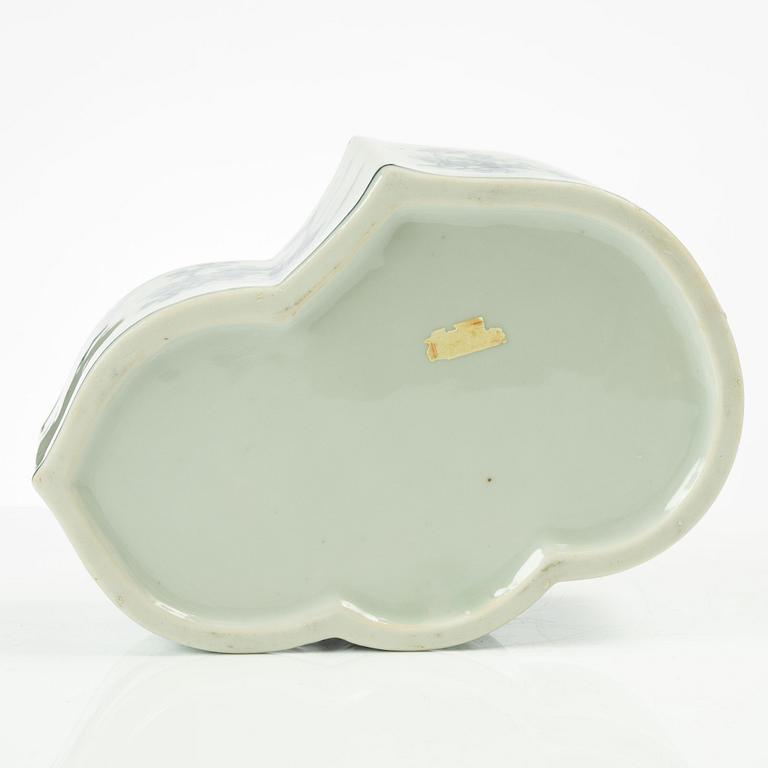 Tekök/ställ, porslin, Japan, sen Meiji/Taishō, tidigt 1900-tal.