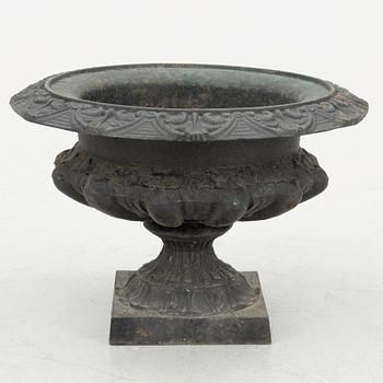 A garden urn, first half of the 20th century.