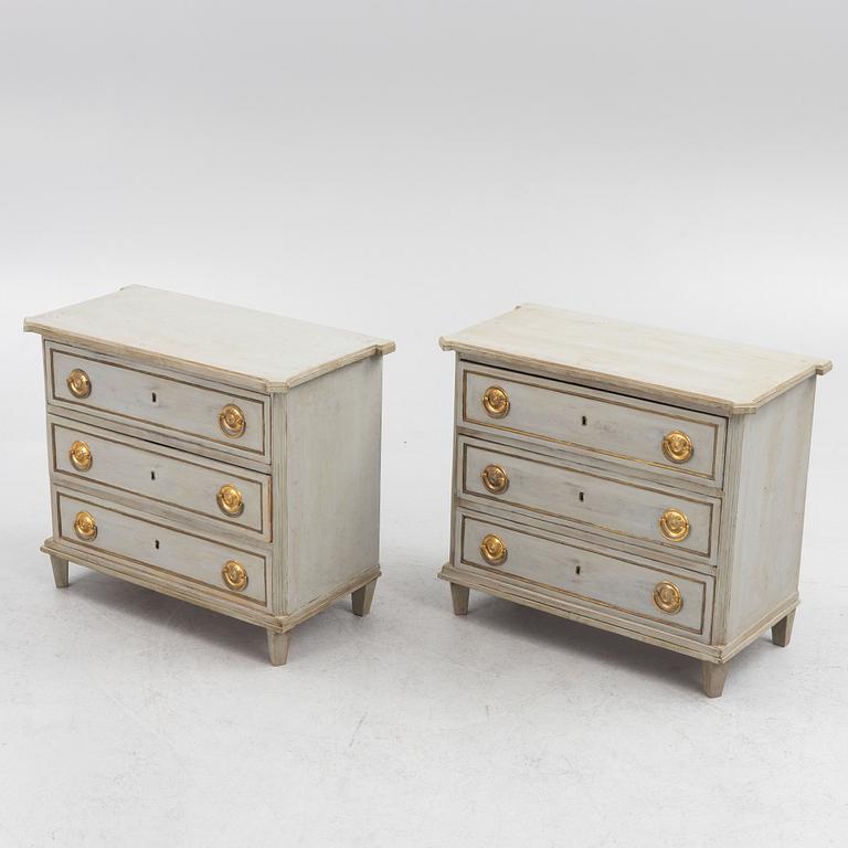 Chests of drawers, a pair from the 19th century.