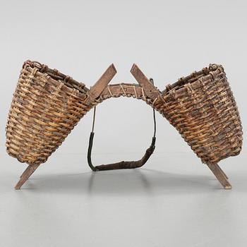 OLIVKORG, 1900-talets första hälft.