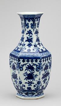 VAS, porslin, Kina, Republik (1912-1949).