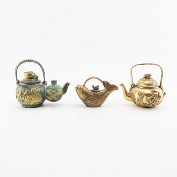 Teapots 3 pcs China/Japan 20th century bronze.