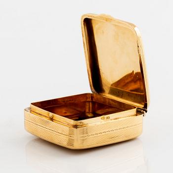 18K gold box.