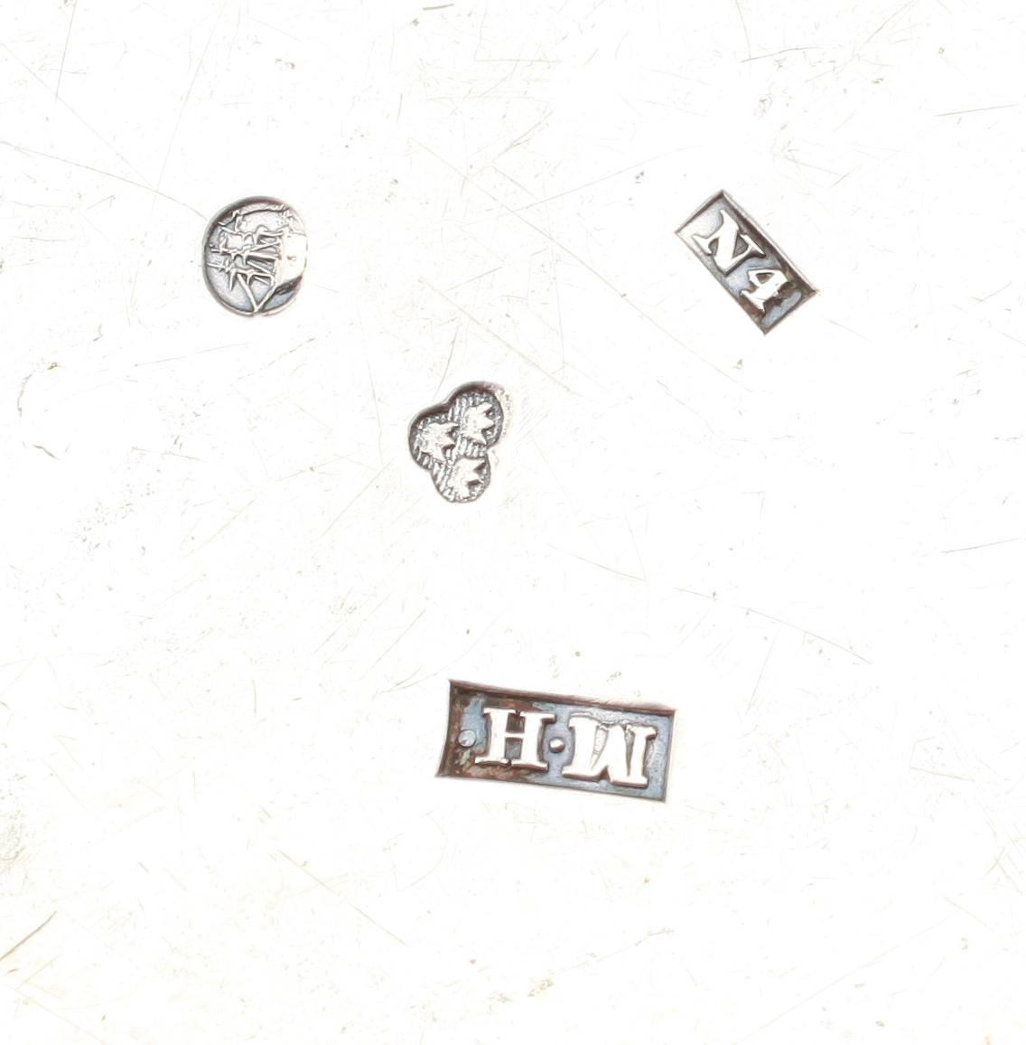 LOCKDOSA, silver, Mattias Helén, Västervik 1843. Vikt ca 96 gram.