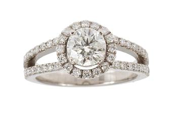 1140. RING, set with brilliant cut diamonds, center stone 1.01 cts.