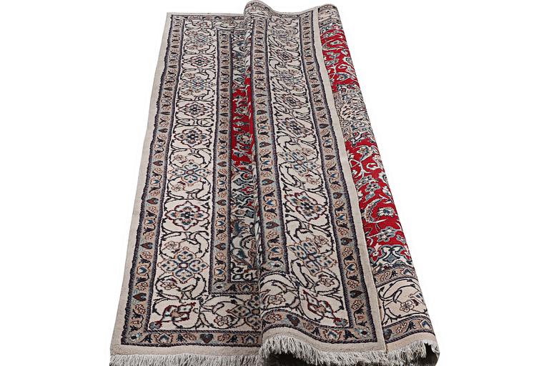 Matta, Nain, part silk, ca. 303 x 198 cm.