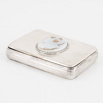 A Swedish Parcel-Gilt Snuff Box with Cameo, mark of Gustaf Grönvall, Stockholm 1856.