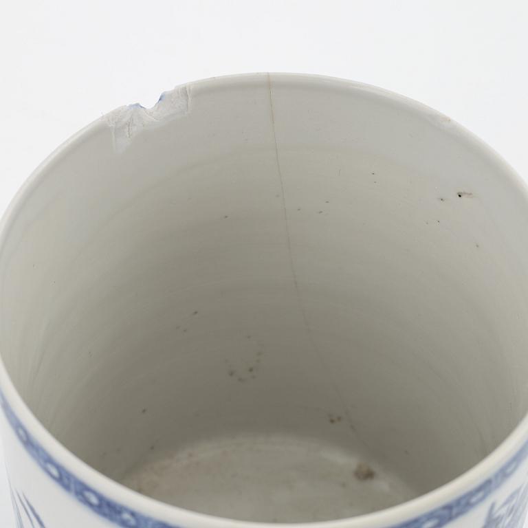 Seven pieces of porcelain, China, 18th-20th century.