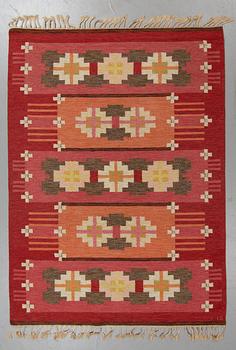 INGEGERD SILOW, A CARPET, "Sofiero, röd", flat weave, ca 230,5-232 x 166-168 cm, signed IS.