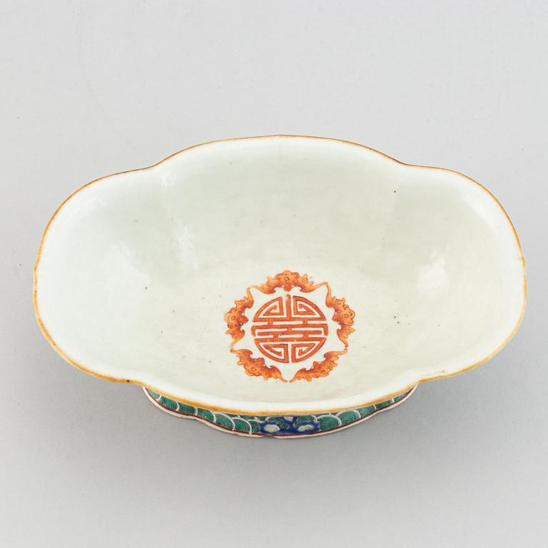 A famille rose footed bowl and a canton dish, Qing dynasty, late 19th century.