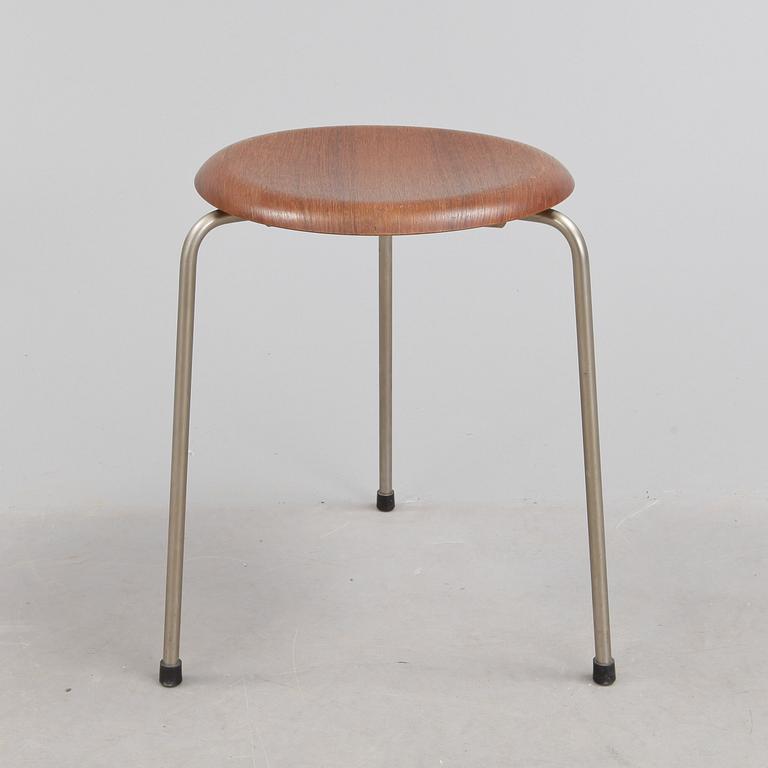 STOLAR samt PALL, 6+1, Arne Jacobsen, för Fritz Hansen, Danmark, 1900-talets 1900-hälft.