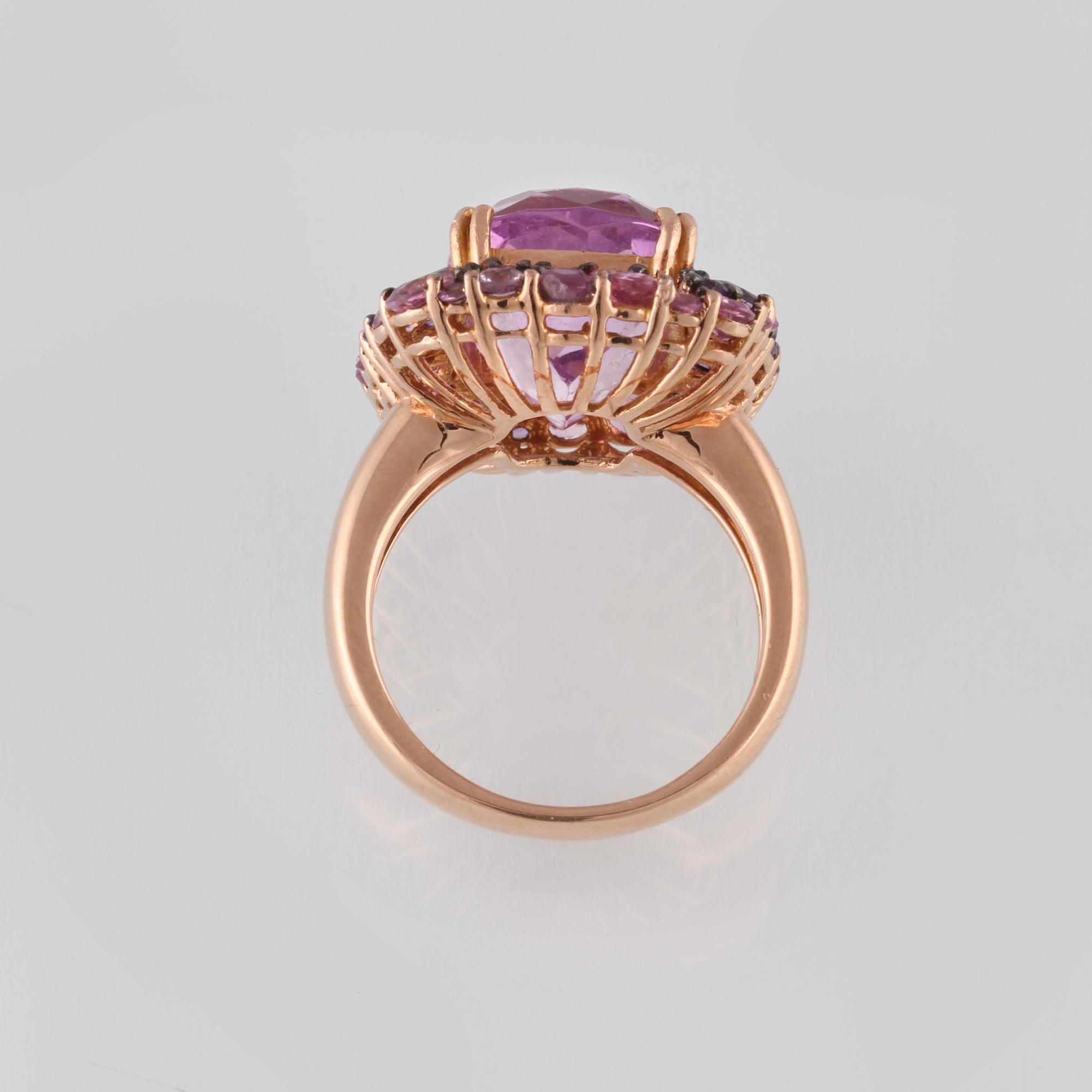 RING, 18K guld med fasettsliapde rosa safirer ca 2.14 ct, ameister ca 0.36 ct samt kunziter ca 9.24. Vikt 8,1 gram.