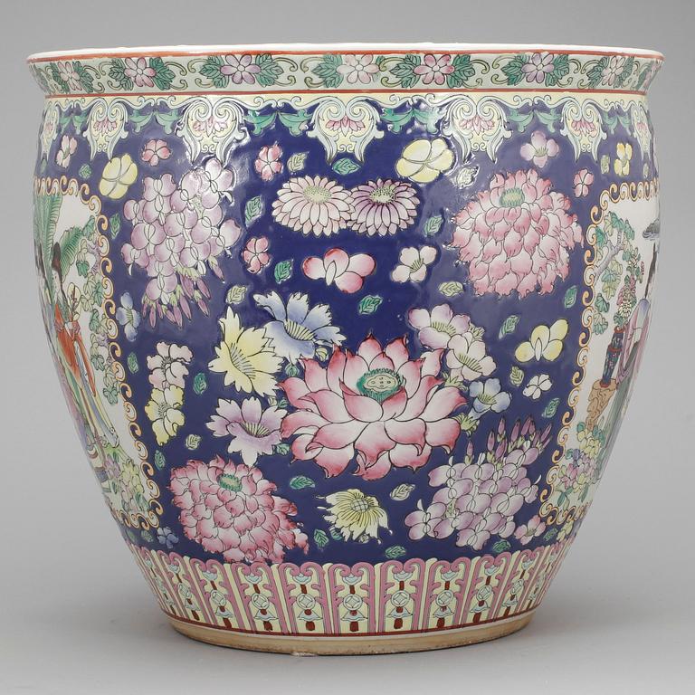 FISKBASSÄNG, porslin, Kina, modern tillverkning.