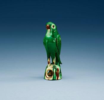 1529. A green glazed figure of a falcon, Qing dynasty.