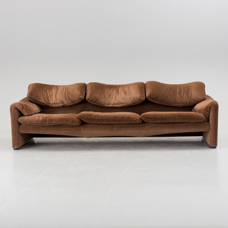 A "Maralunga" sofa by Vico Magistretti for Casina, 1970´s.