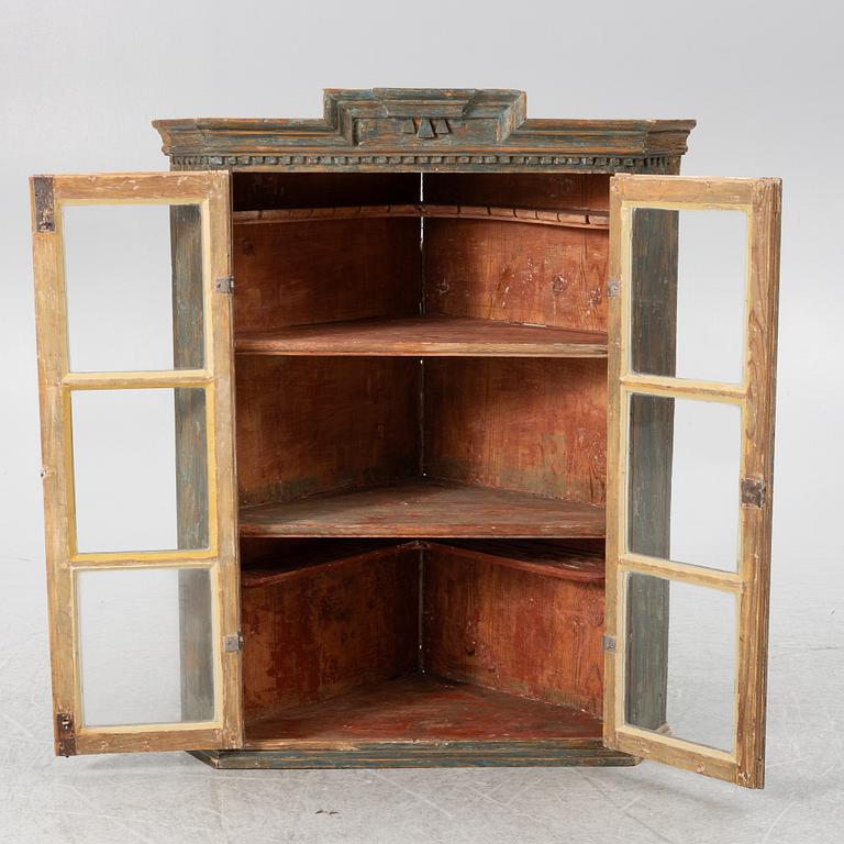 Corner cupboard/wall cabinet 18th century.