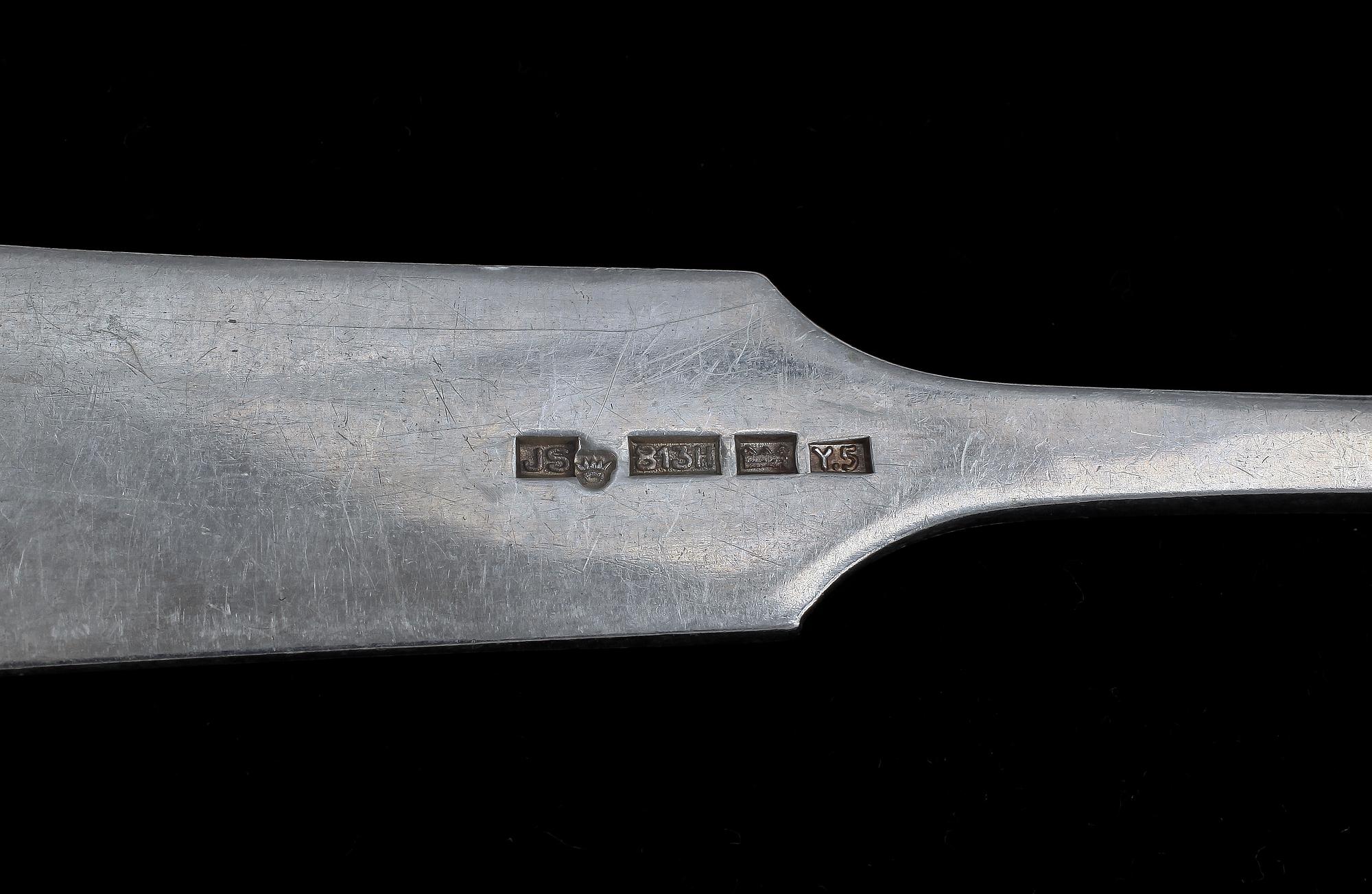 BESTICKSUPPSÄTTNING, 49 delar, silver. Olika finska smeder 1835-1971. Snäckmodell. Vikt 1334 gr.