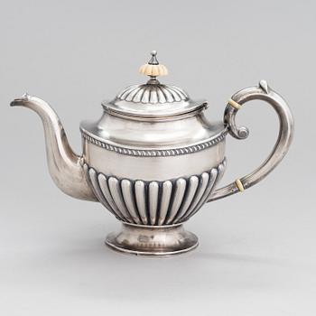 TEKANNA, silver, Ljubavin med hovleverantörsmärke, Ryssland 1900-talets början, svenska kontrollstämplar.