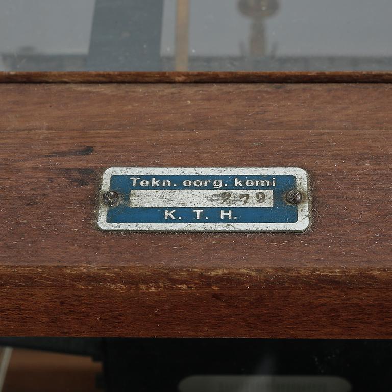 APOTEKSVÅG, 1900-talets första hälft.