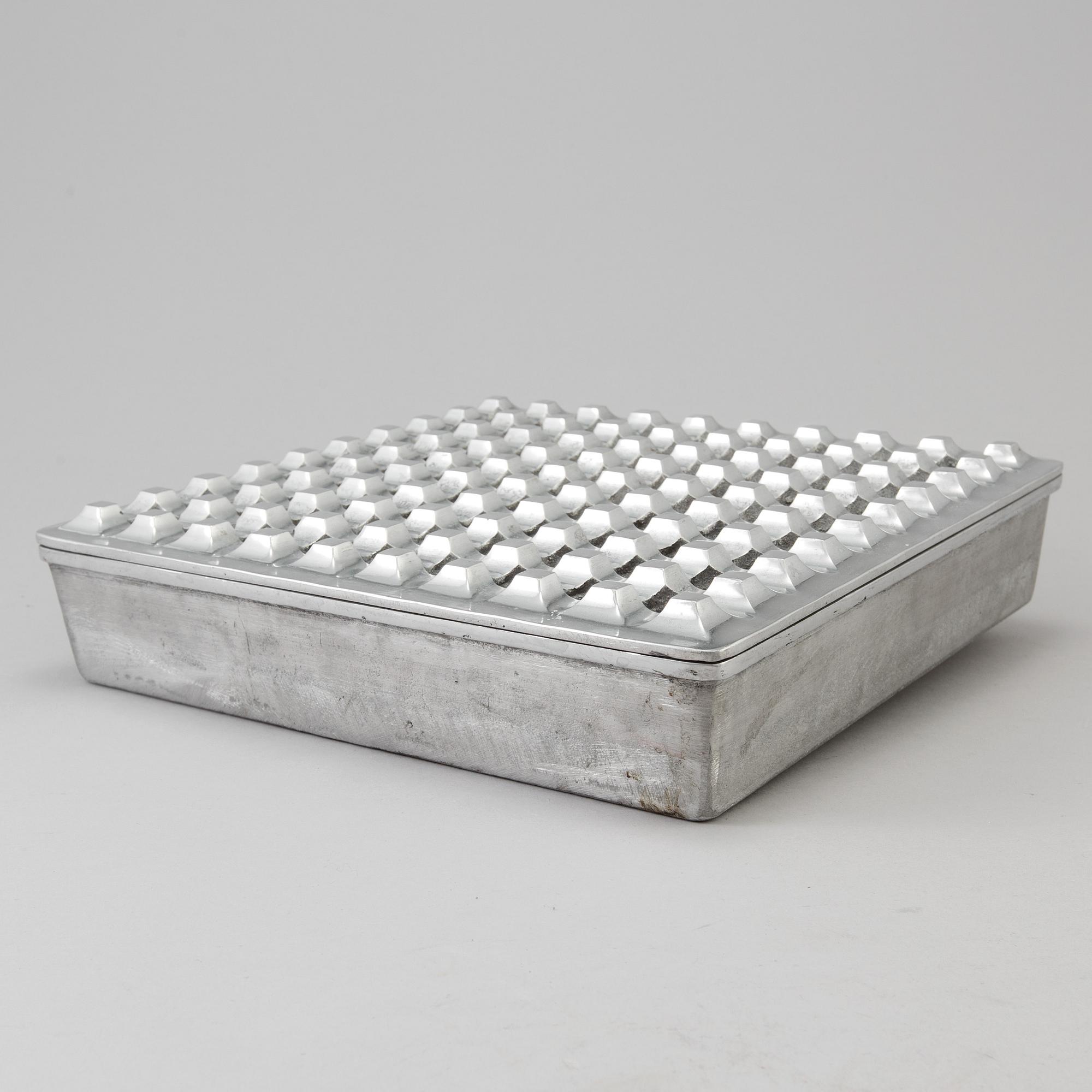 BECK & JUNG, a metal 'Ultima 30' ashtray.