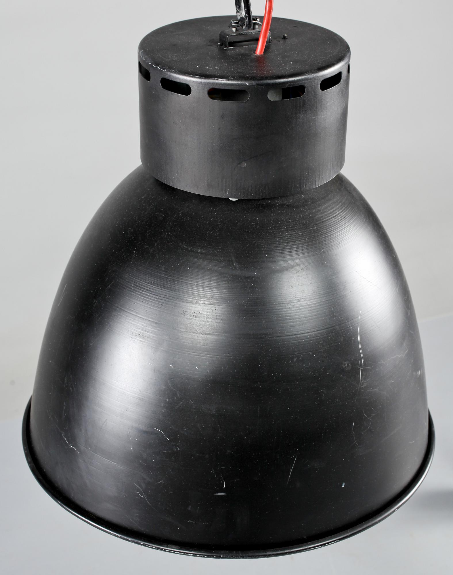 INDUSTRILAMPA, 1900-talets andra hälft. Höjd ca 50 cm.