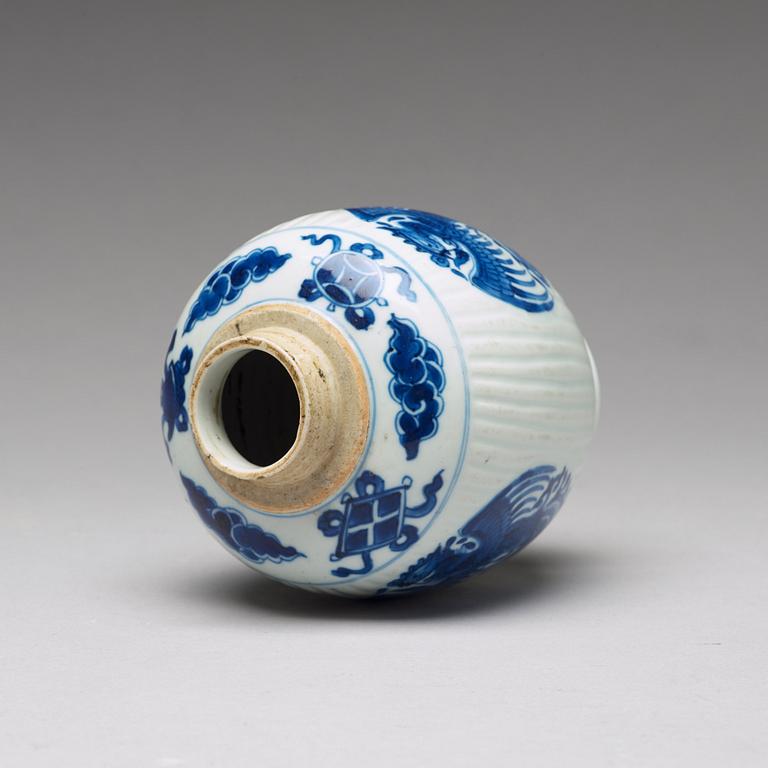 URNA, porslin. Qingdynastin, Kangxi (1662-1722).