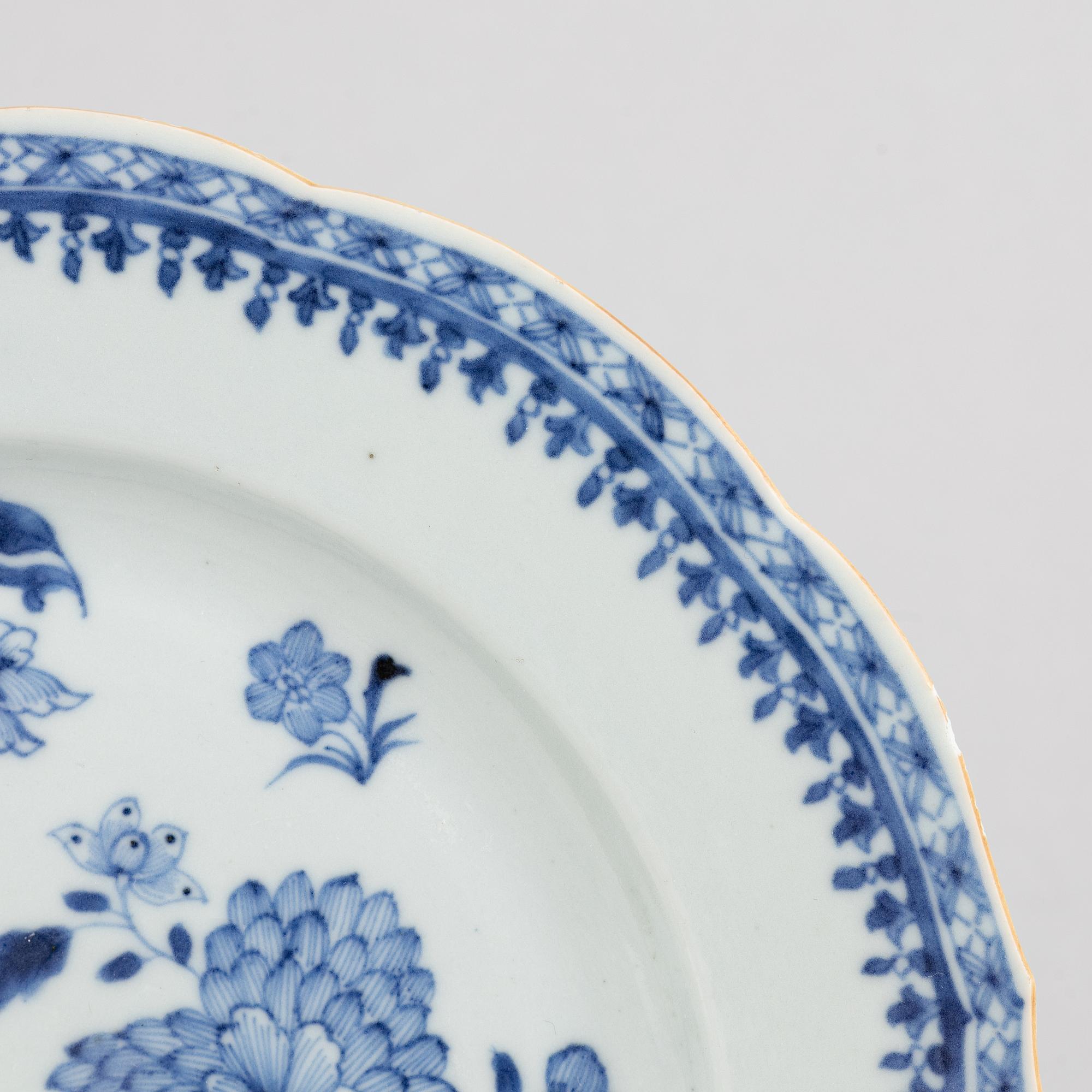 A set of 24 Chinese export porcelain plates, Qing dynasty, Qianlong (1736-95).