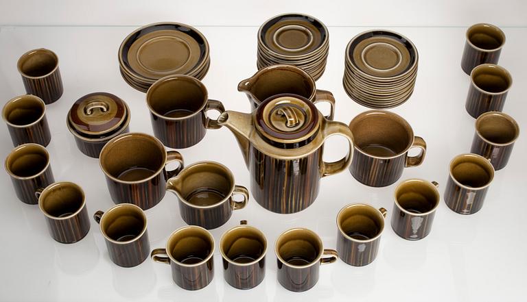 KAFFESERVIS, 18 delar samt TEKOPPAR, 3 st, "Kosmos" design Gunvor Olin-Grönqvist, Arabia 1970-tal.