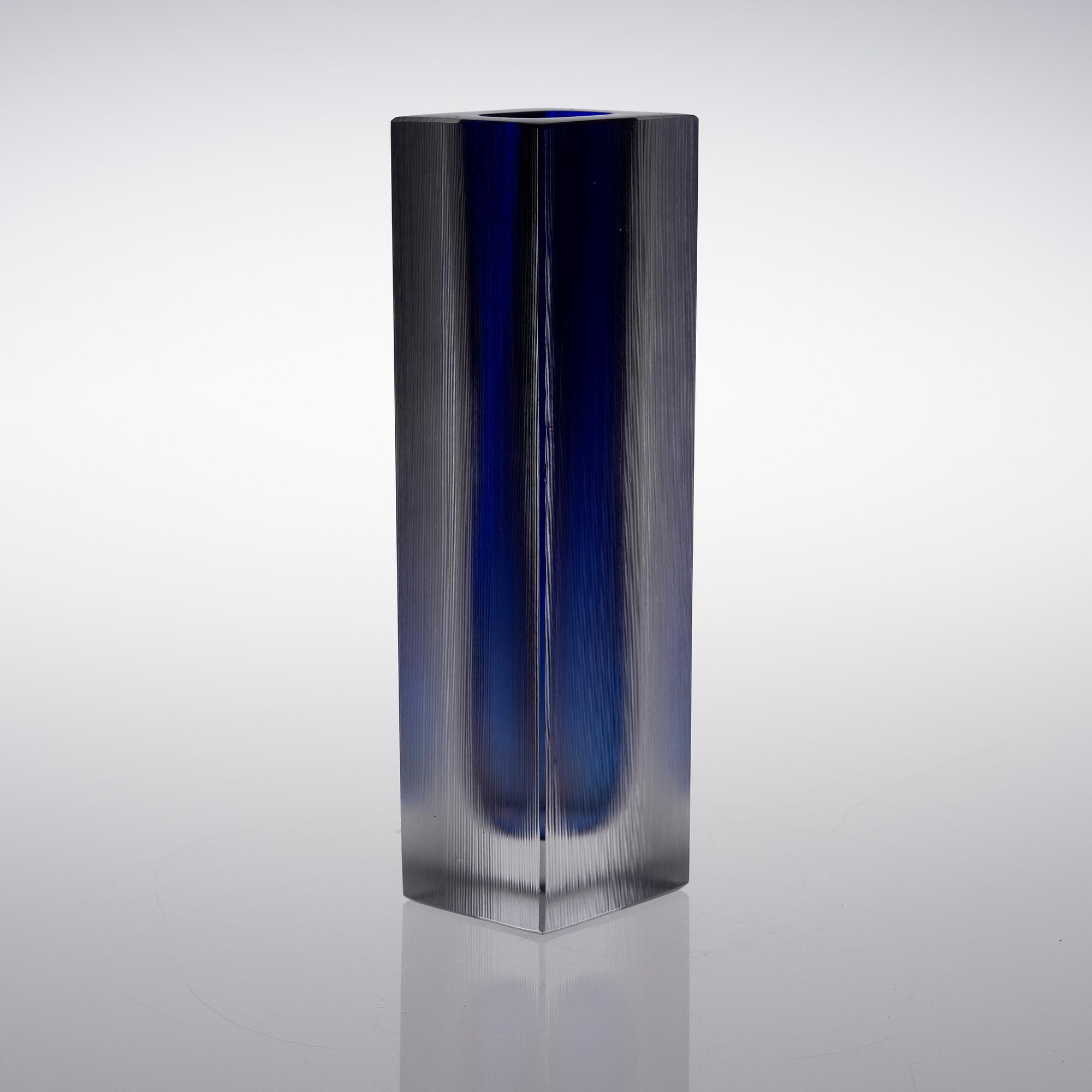 HELENA TYNELL, A VASE. Signed Helena Tynell, Riihimäen Lasi Oy. 1960s.