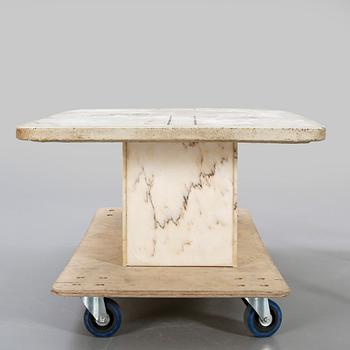 A late 20th century marble coffee table.