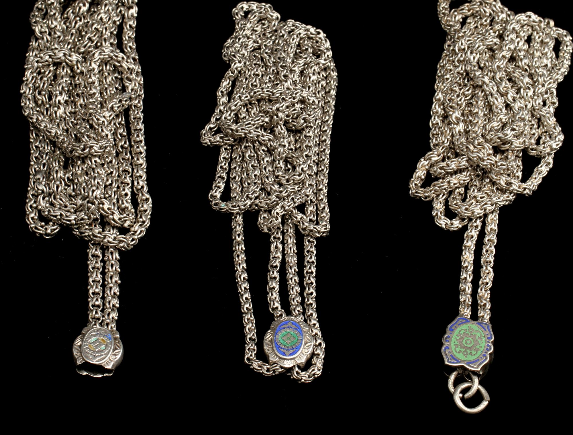 KEDJOR, 3 st, silver, troligen Ryssland, 1900-tal. Total vikt 340 g.