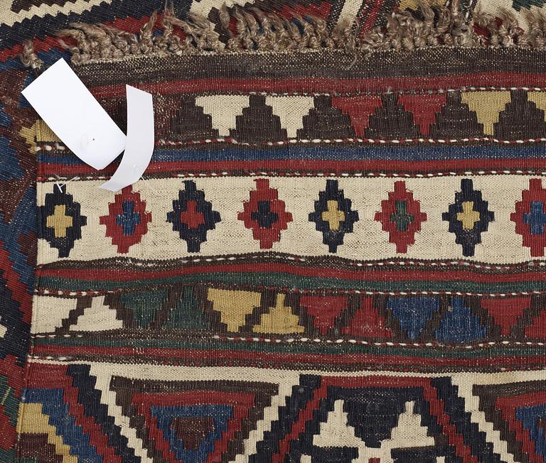 ANTIQUE CAUCASIAN/PERSIAN KILIM. 302,5 x 164,5 cm.