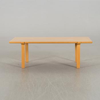PETER HVIDT & ORLA MØLGAARD NIELSEN, a coffee table for Fritz Hansen 1982.