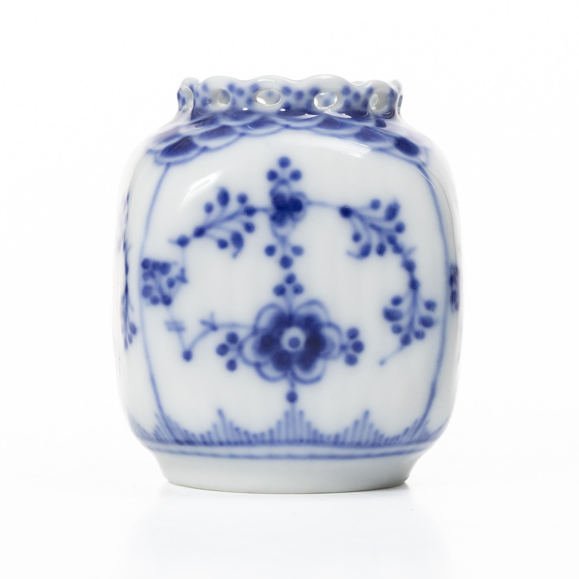 Royal Copenhagen, Kuvertvas, porslin, "Musselmalet", Danmark.