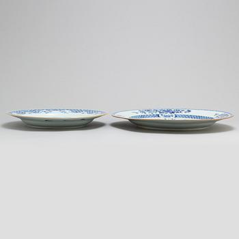 Two blue and white serving dish, Qing dynasty, 18th century.