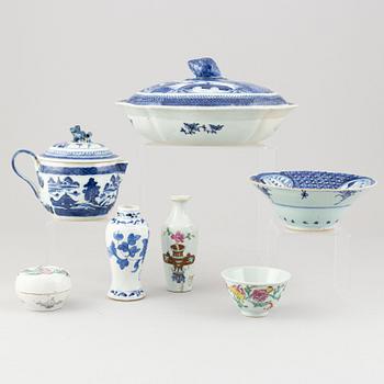 A group of Chinese porcelain, 17th, 19th and 20th century.