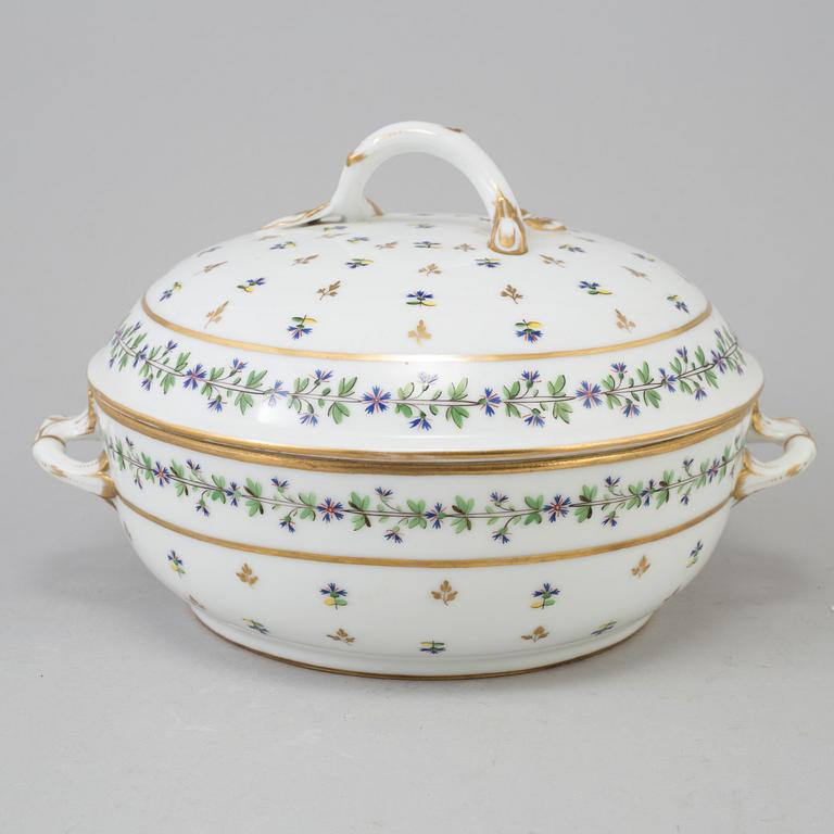 A French dinner service, circa 1800, some pieces marked M F Guerhard & Dahl.  (70 pieces).