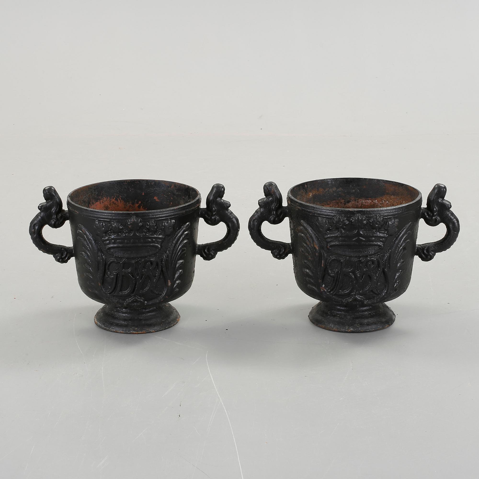 URNOR, ett par, gjutjärn, Stavsjö, 1900-tal.